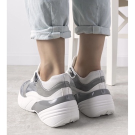 Silver sneakers på en hög sula vit 1