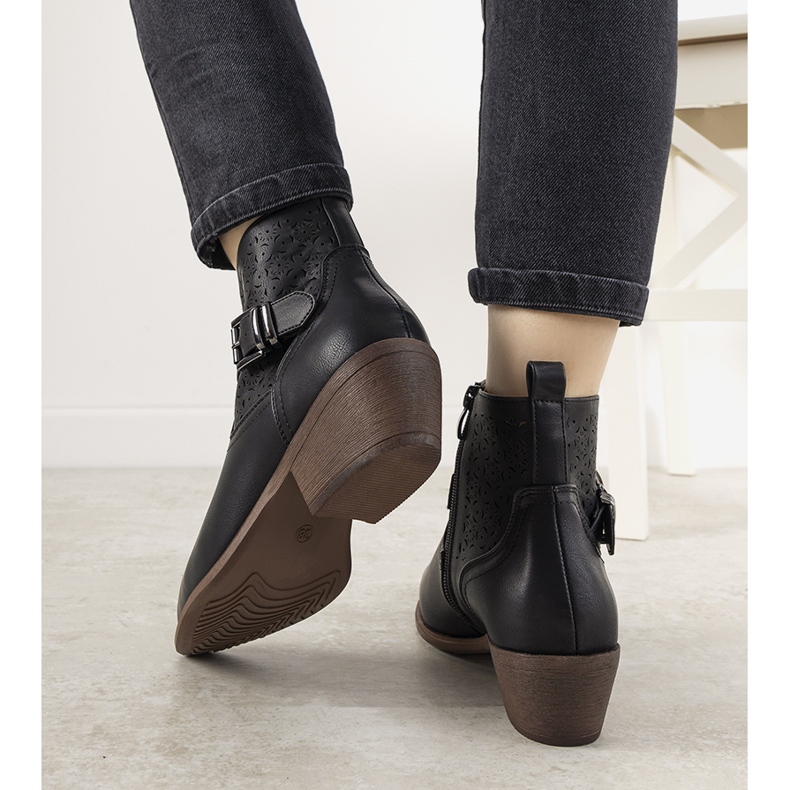 Svarta Jodhpur -stövlar med ett Monroy -spänne 1