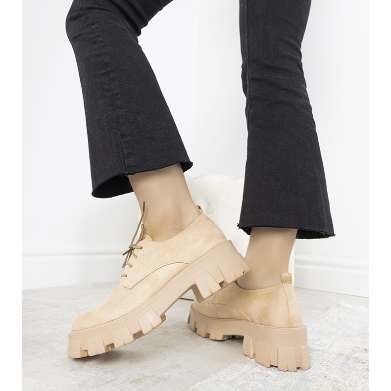 Beige skor med en tjock Melisande sula 1