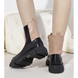 Svarta och rosa stövlar på en tjock Lynne-sula beige 1