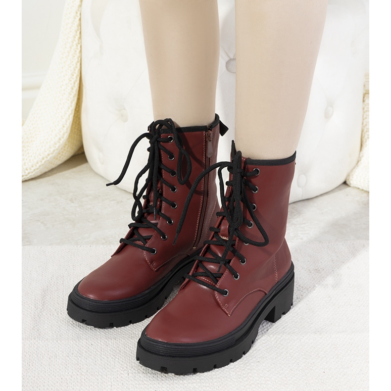 Isolerade stövlar på en tjock Dena-sula brun 1