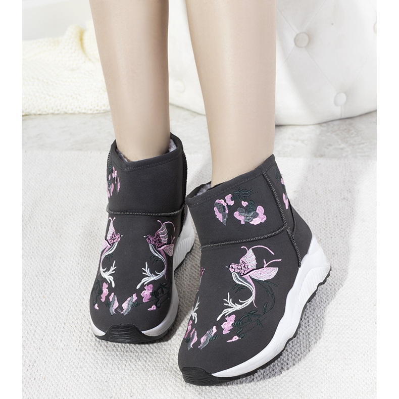 BM Gråa snöstövlar med Jamil-broderi 1