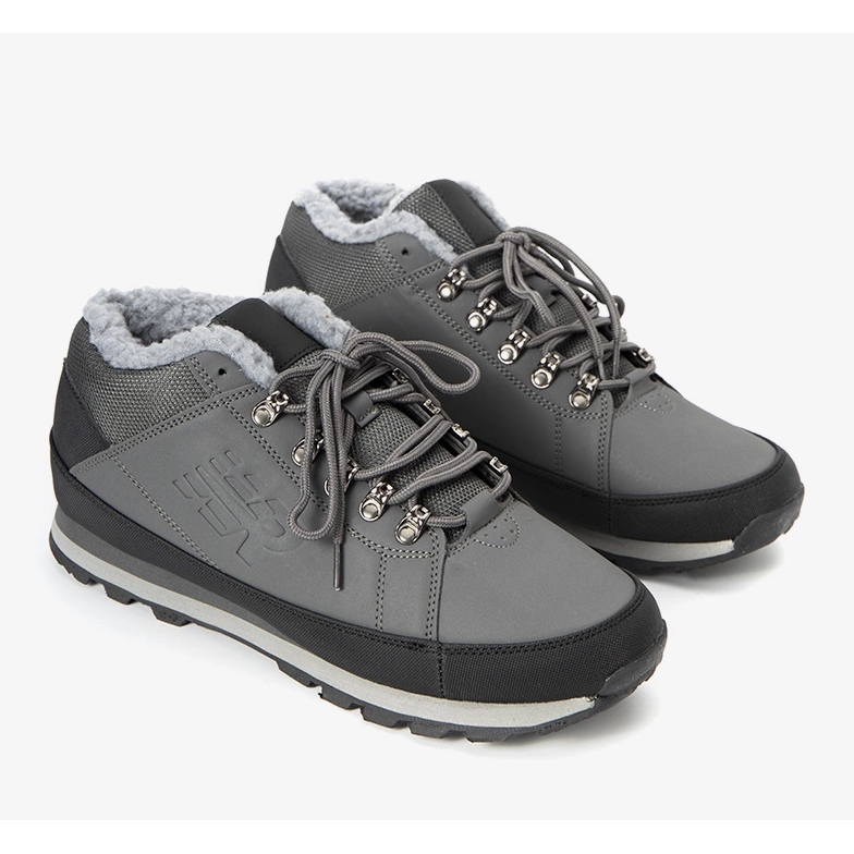 Grå isolerade herrsportskor Grifar 1