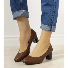 Bruna pumpar på pelaren 1