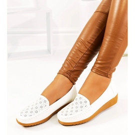 Wendys vita loafers med kilklack 1