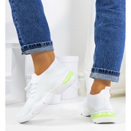 Vita och gröna sportsneakers 1