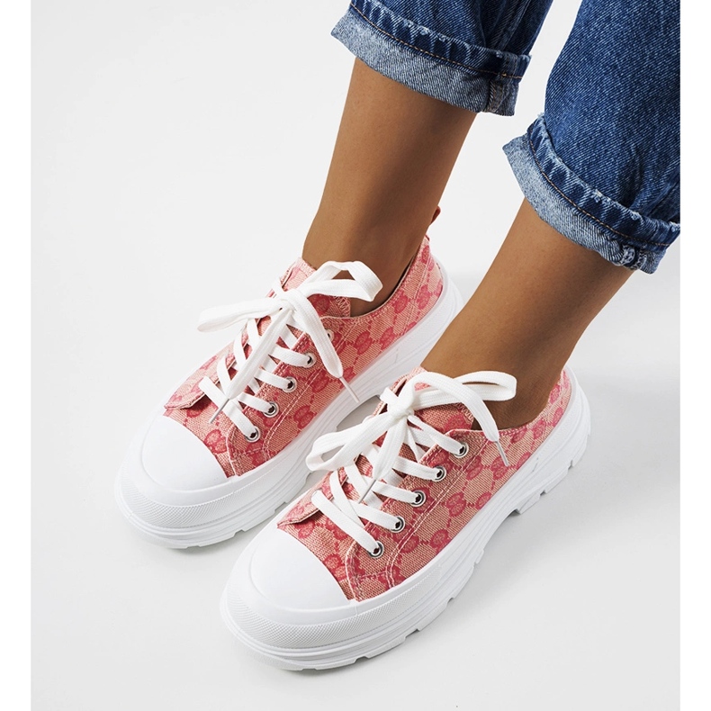 Rosa och beiga sneakers från Waters 1