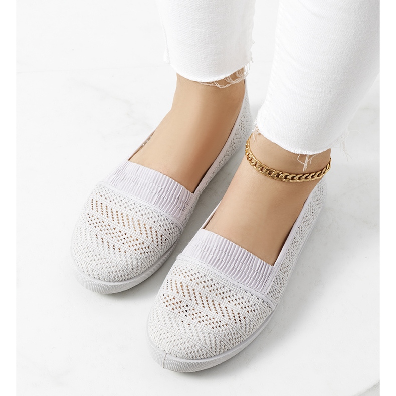 BM Marias gråa genombrutna sneakers 1