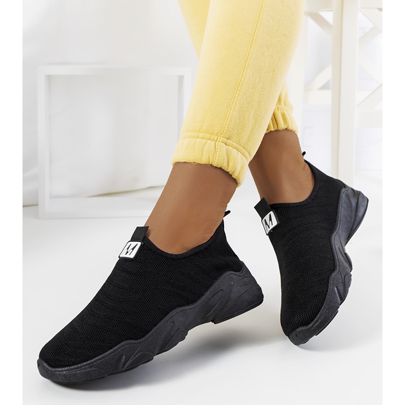 BM Svarta Aaron sneakers 1