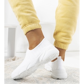 BM Aarons vita träningsskor 1