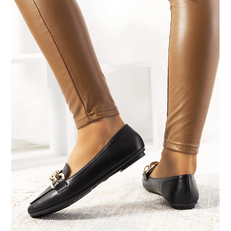 Svarta loafers med Tillison-kedja 1