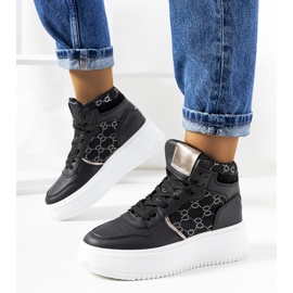 Svarta sneakers på Dennis-plattformen 1