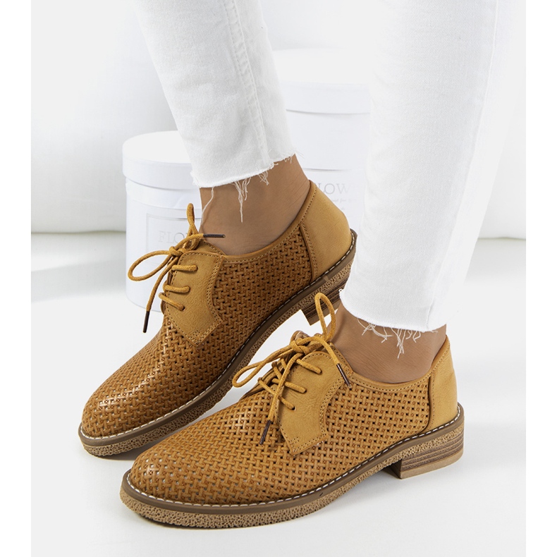 Ortensia bruna genombrutna oxfordskor 1