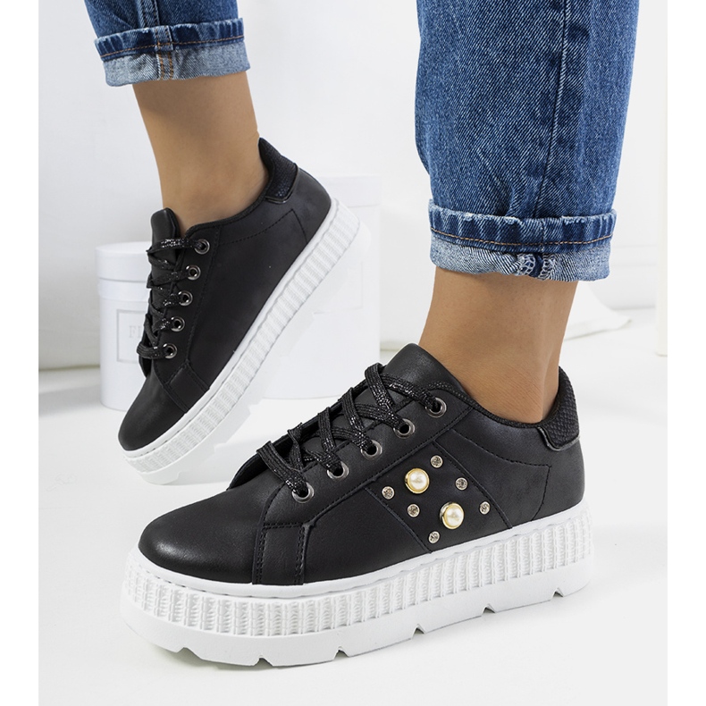 Svarta sneakers på Ileana-plattformen 1