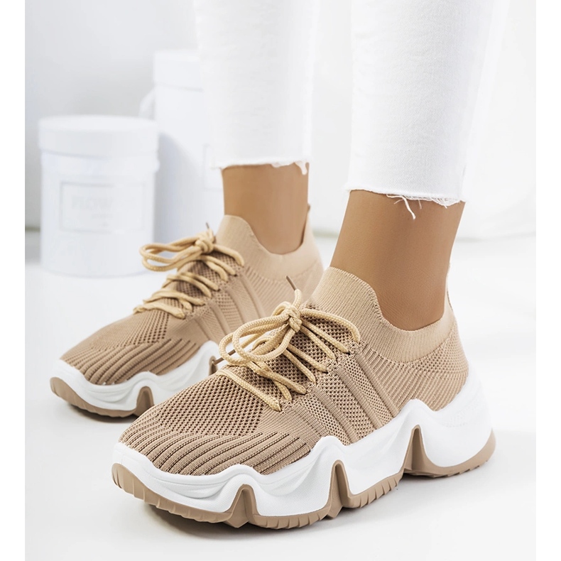 Beiga sportsneakers från Thornber beige 1