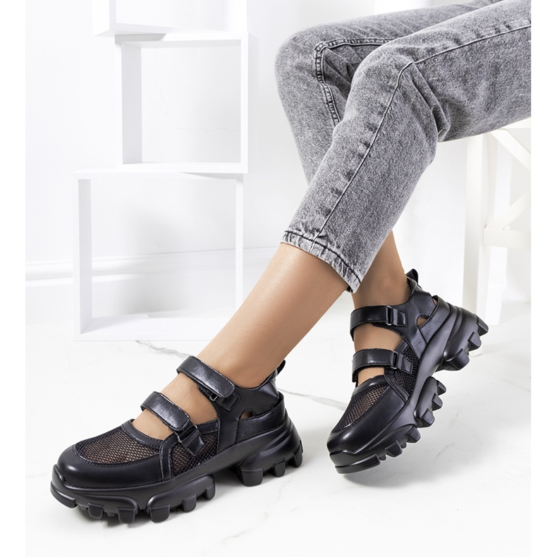 Svarta sneakers med traktorsula från Djurs 1