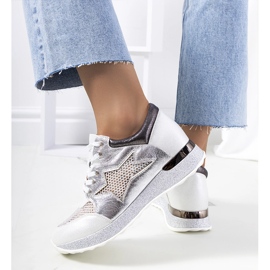 Vita metallic sneakers från Torres 2