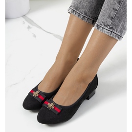 Svarta pumps med Vijver fluga 1