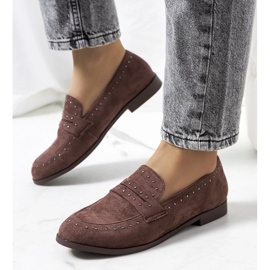 Bruna läderskor med Ishana nitar 1