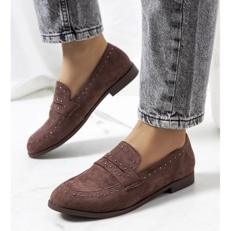 Bruna läderskor med Ishana nitar 1