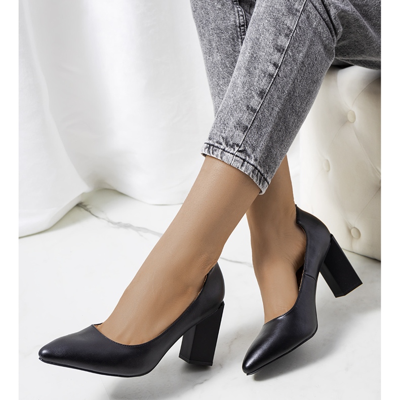 Svarta pumps på Kruis-stolpen 1