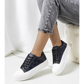 Svarta sneakers på Birkett-plattformen 1