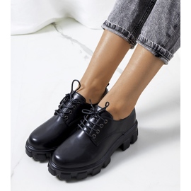 Svarta skor på en Chedi traktorsula 2