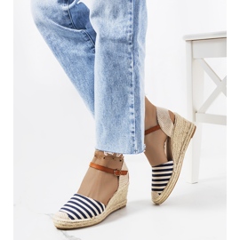 Marinblå espadrillor på Garvan-kilen beige 1