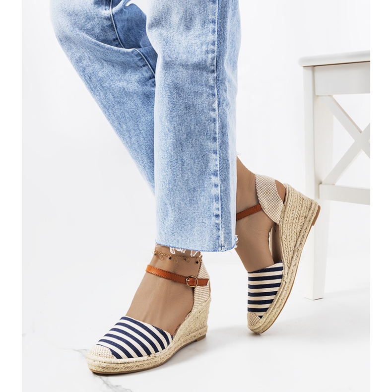 Marinblå espadrillor på Garvan-kilen beige 1
