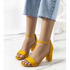 Gula sandaler på Karellastolpen 1