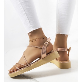 Kul. Rosa sandaler för kvinnor gyllene 1