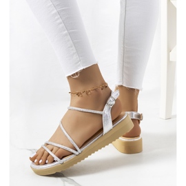 Kul. Silversandaler för kvinnor 1