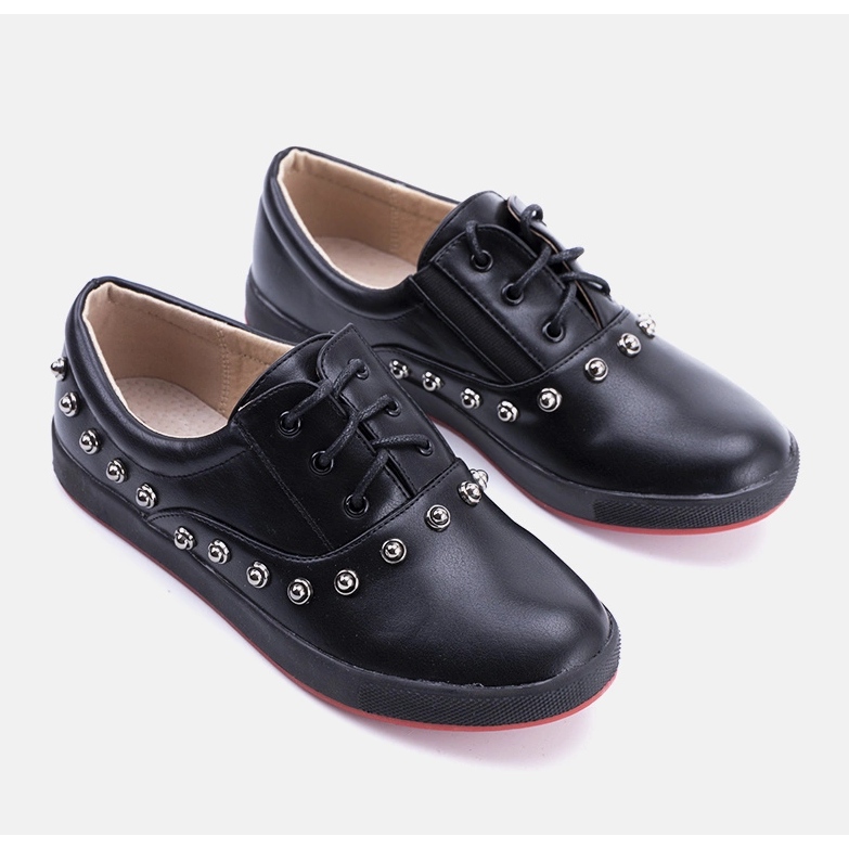 Millas svarta barnsneakers 1