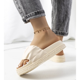 Beige tofflor på Baldwin-plattformen 1