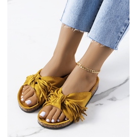 Damfransade gula tofflor 1