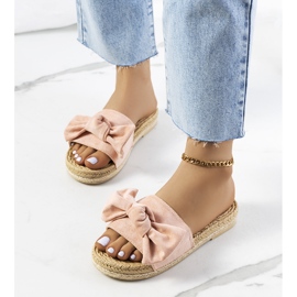 Rosa tofflor med Madelen rosett 1