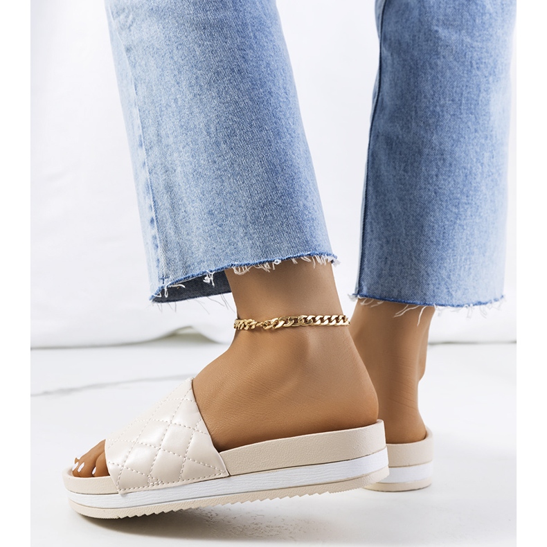 Beige Hassell quiltade tofflor 2