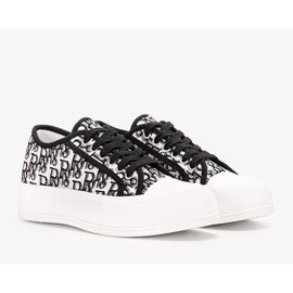 Vita sneakers på Lalonde-plattformen 1