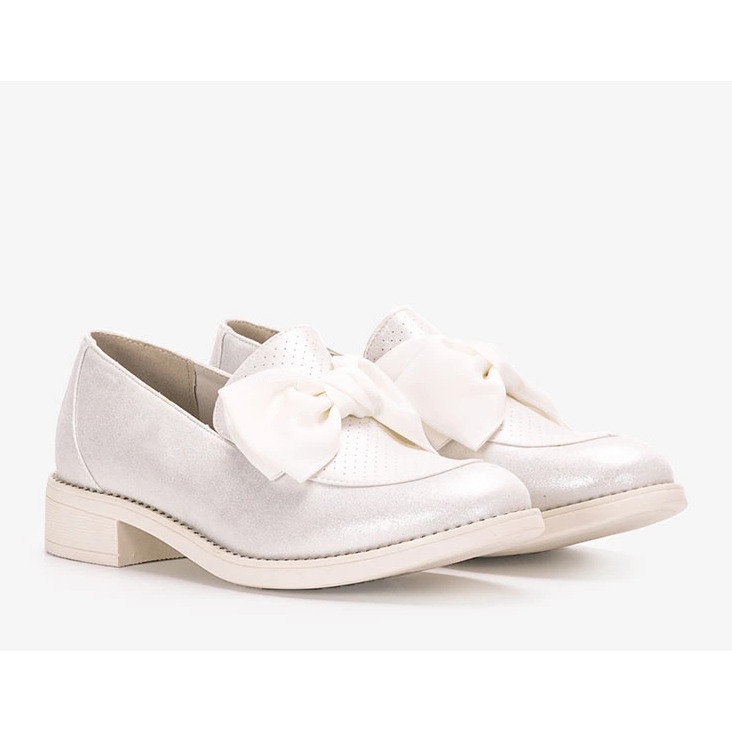 Vita brogues med en Bizier rosett 1