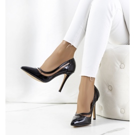 Svartlackade klackar från Conforti 1