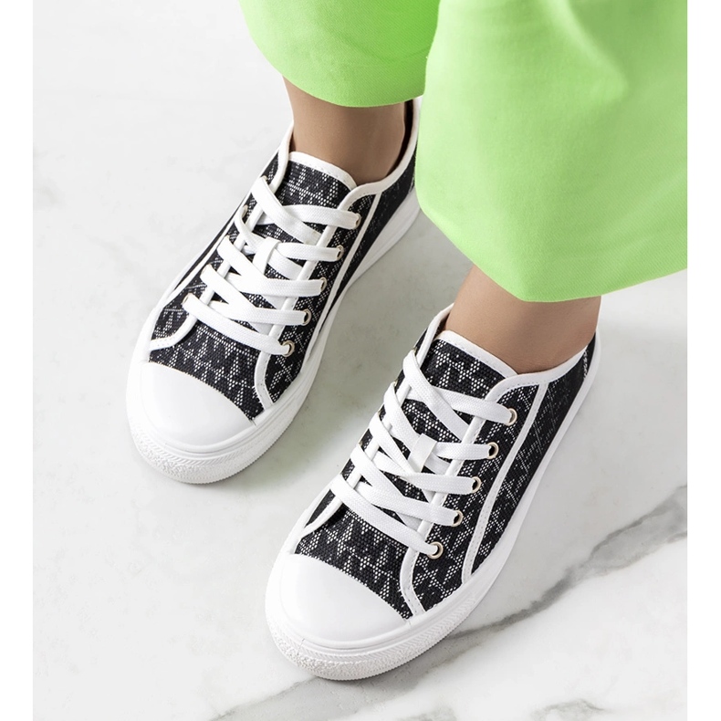 Svarta Chelms sneakers 1