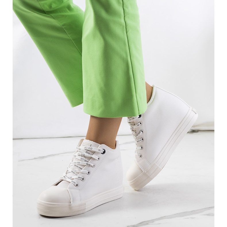 Vita sneakers på Big Star EE274128-kilen 1