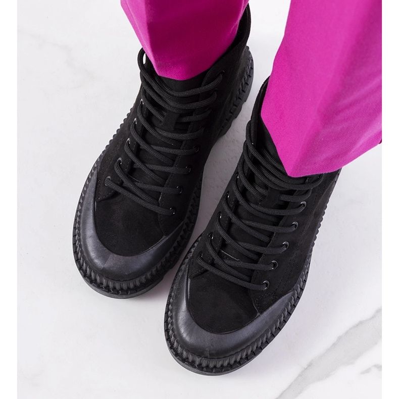 Svarta Avenis sneakers 1