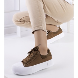 Gröna sneakers på Kilkenny-plattformen 1