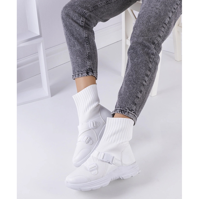 Vita saker sneakers 1