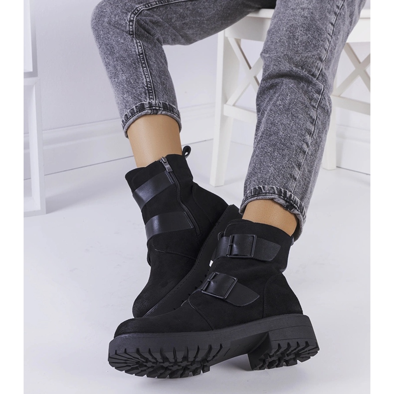 Svarta stövlar i ekomocka från Leurbost 1