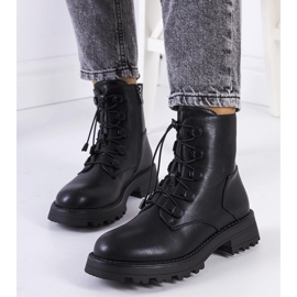 Svarta stövlar i ekoläder från Cesterfield 1