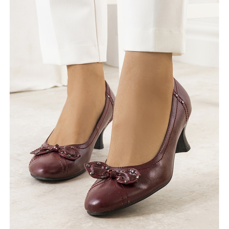 Röda pumps med Repina-båge 1