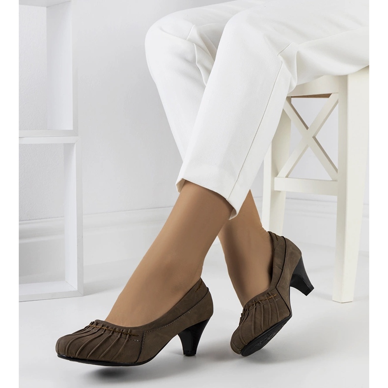 Bruna hophopade pumps från Santro 1