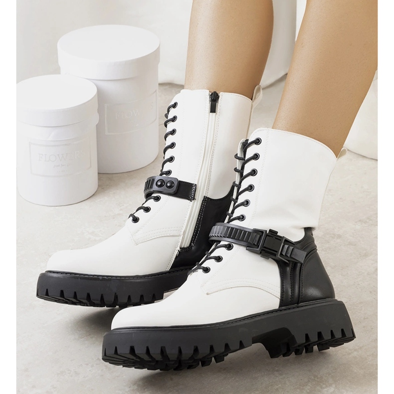 Livenzas vita väskor svart 1